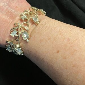 Vintage floral bracelet gold tone rhinestones chunky *so cute